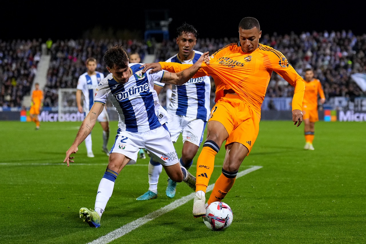 Килиан Мбаппе («Реал» Мадрид) и Адриа Альтимира («Леганес») (фото: Angel Martinez/Getty Images)