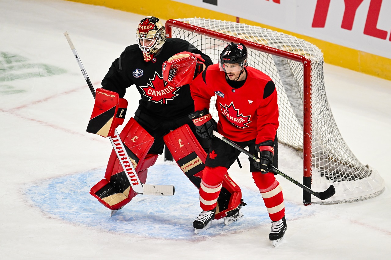 Сидни Кросби и Сэм Монтембо, Канада, Турнир четырех наций (фото: Minas Panagiotakis/Getty Images)