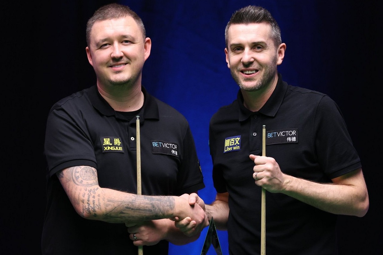 Кайрен Уилсон и Марк Селби (фото: соцсети Championship League)