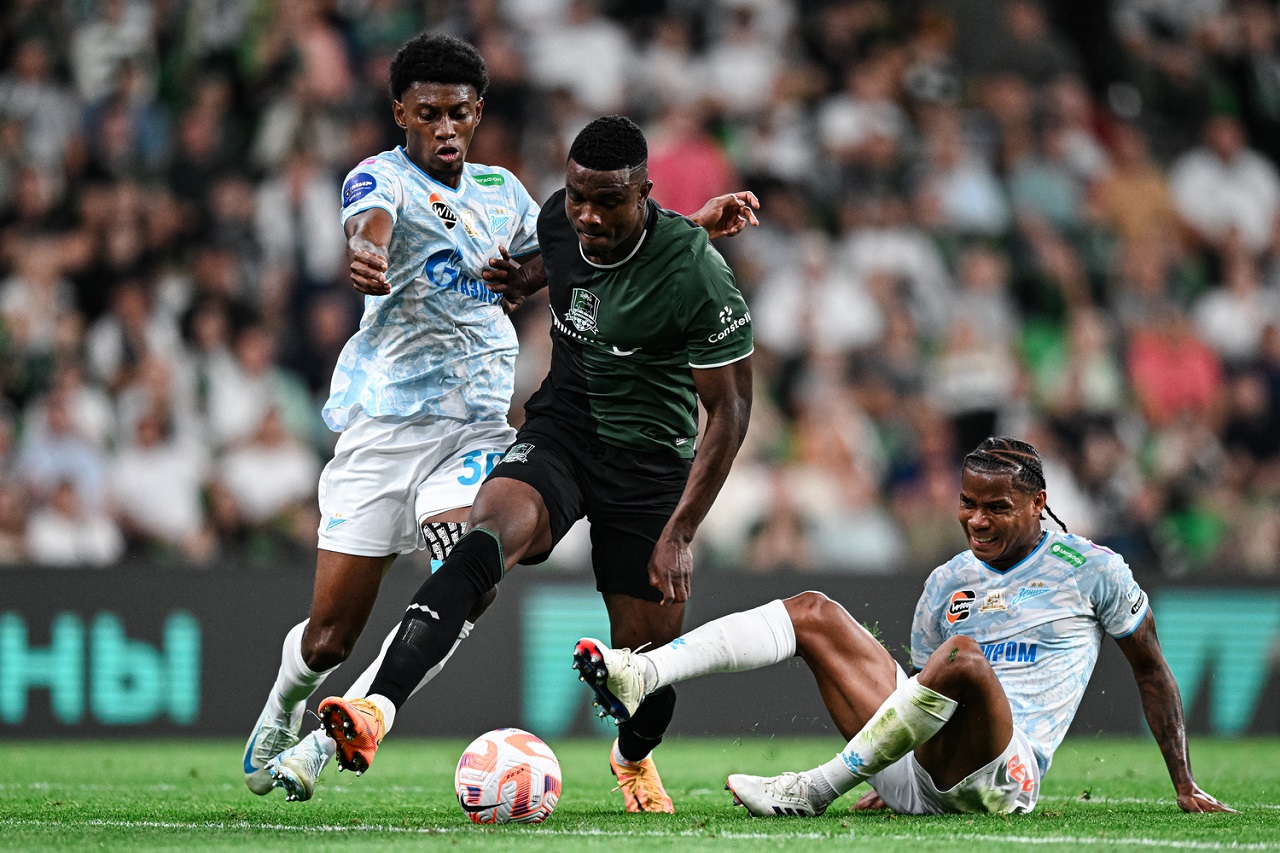 Джон Кордоба («Краснодар»), Матео Кассьера и Вильмар Барриос («Зенит») (фото: официальный сайт «Краснодара» fckrasnodar.ru)