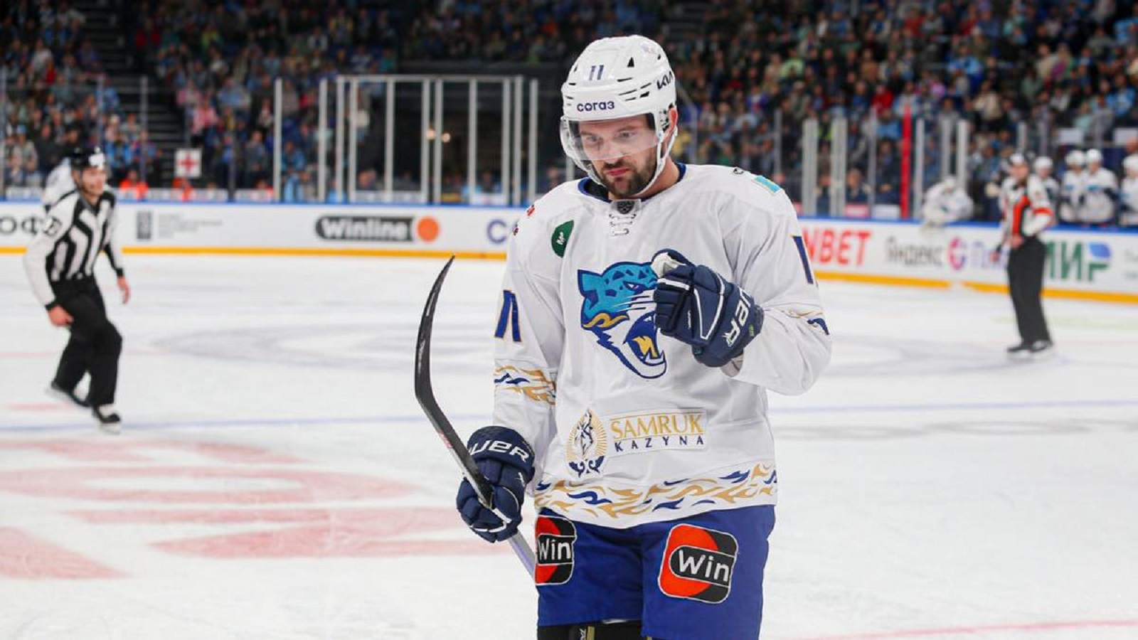 Нападающий Райли Барбер во время игры за ХК «Барыс» / hcbarys.kz