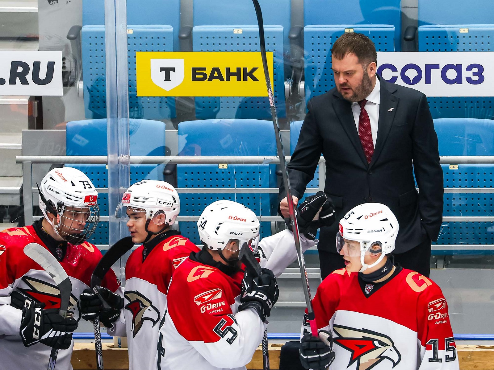 Главный тренер ХК «Омские Ястребы» Виталий Черночуб