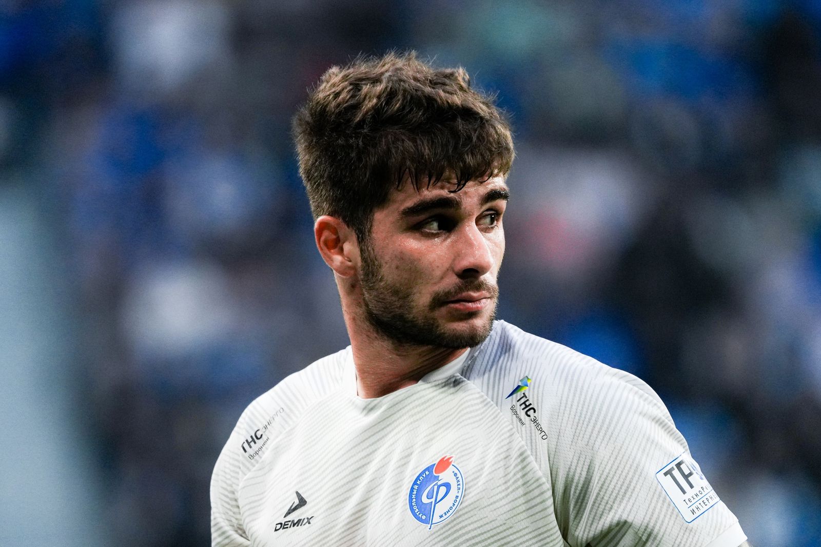 Защитник «Факела» Макс Дзиов. Фото: fakelfc.ru