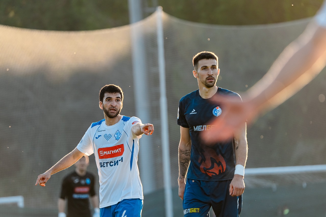 «Факел» и «Динамо» Махачкала (фото: официальный сайт «Факела» fakelfc.ru)
