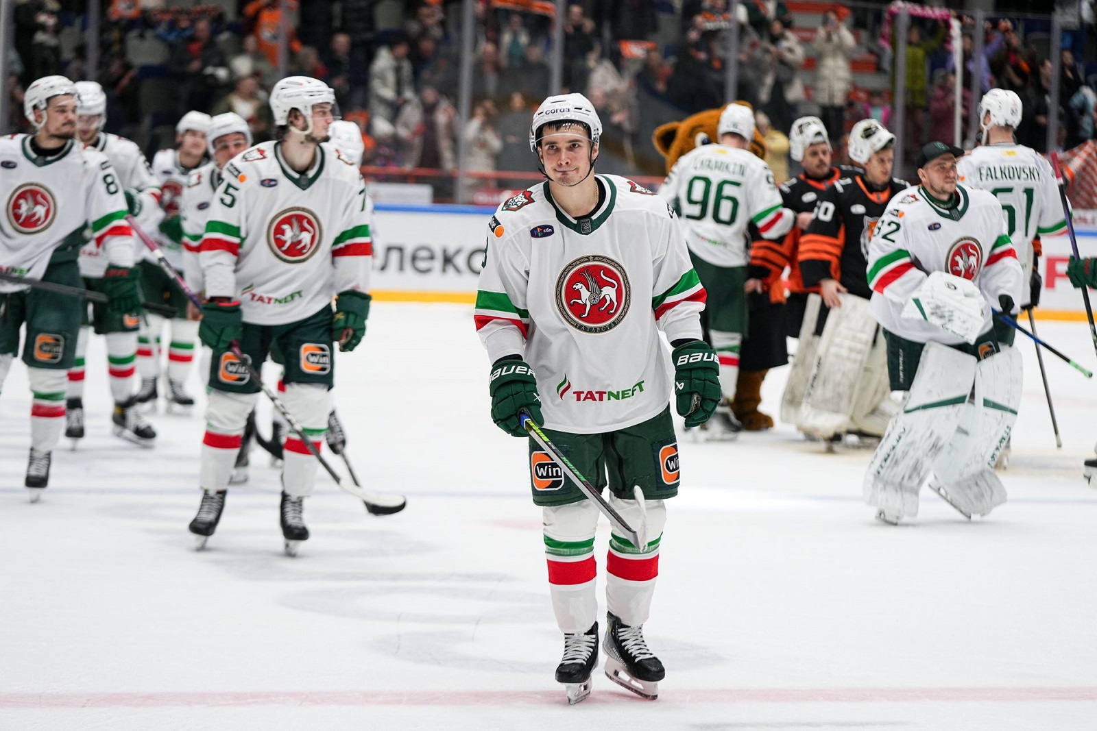 Защитник ХК «Ак Барс» Артемий Князев во время игры против ХК «Амур» / ak-bars.ru