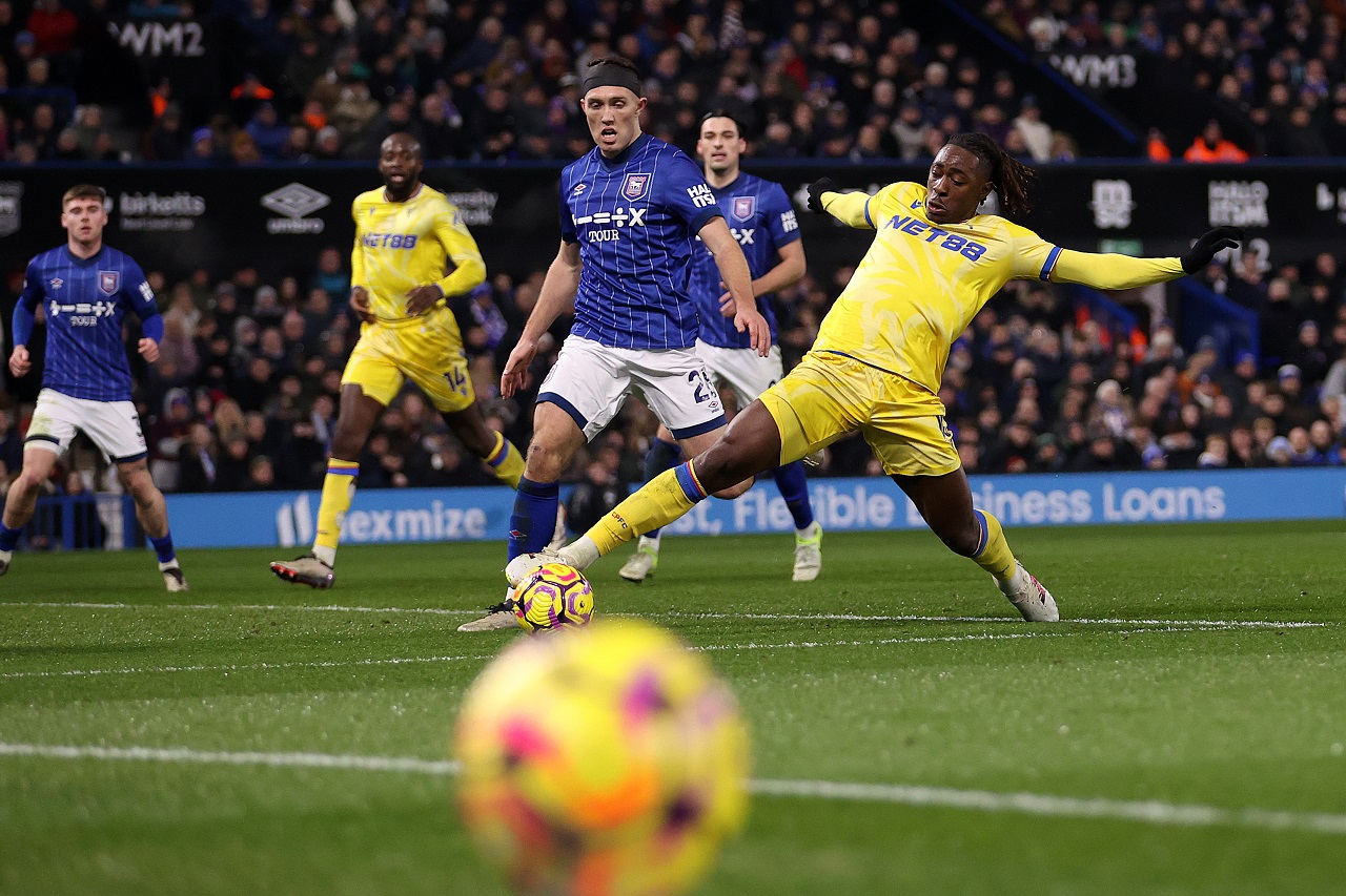 Эберечи Эзе («Кристал Пэлас»), «Ипсвич» (фото: Julian Finney/Getty Images)