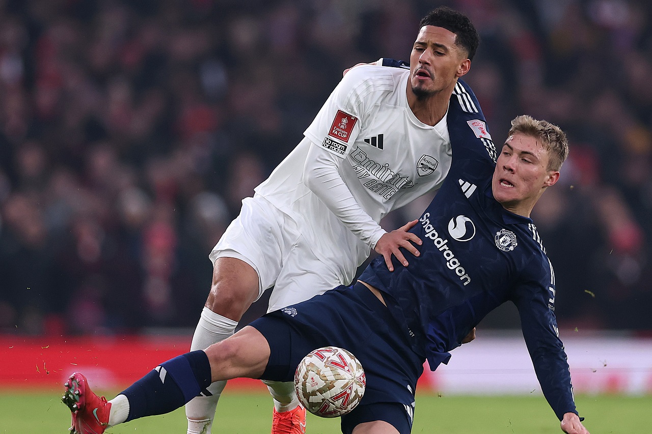 Вильям Салиба («Арсенал») и Расмус Хойлунд («Манчестер Юнайтед») (фото: Julian Finney/Getty Images)