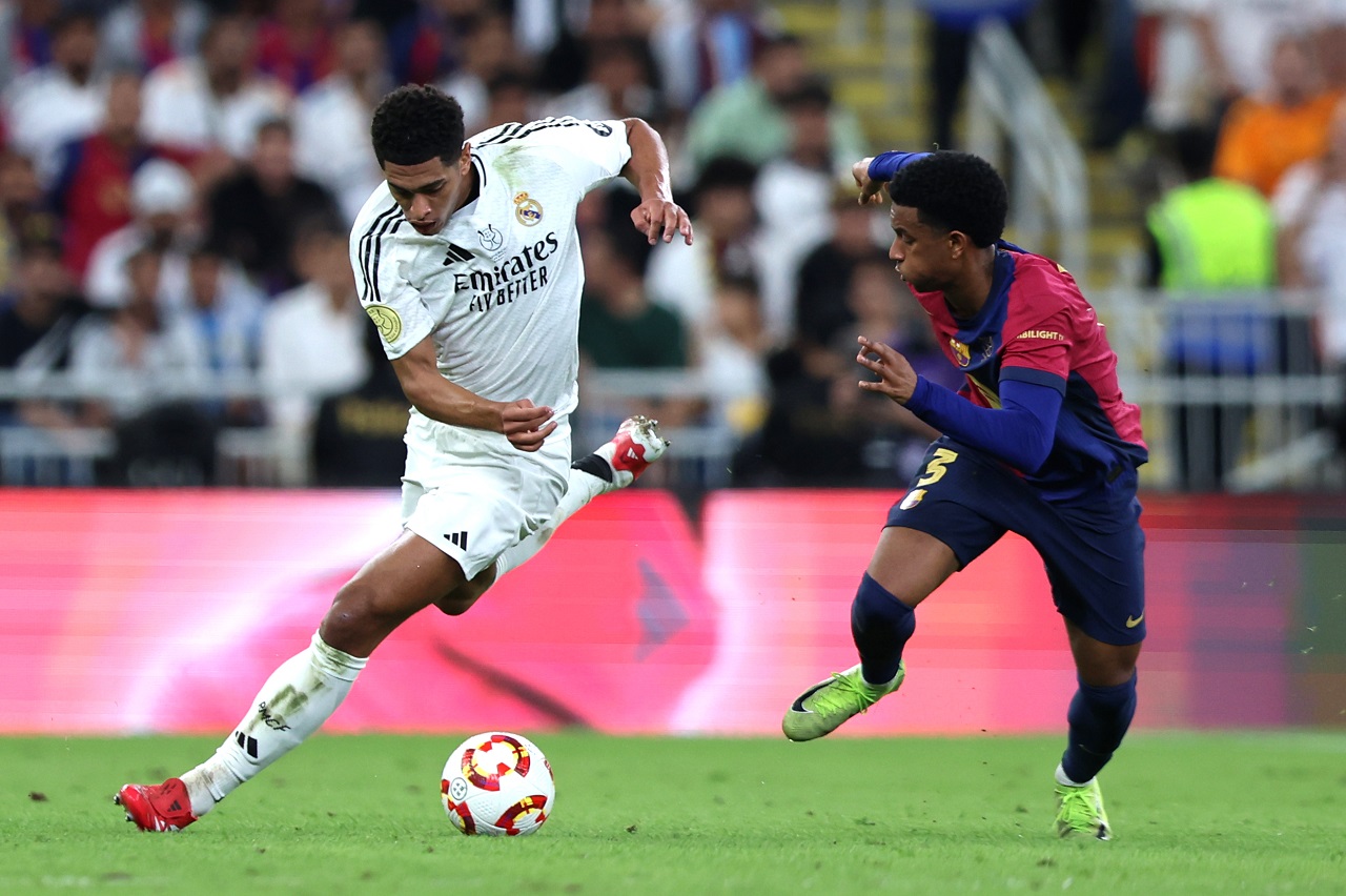 Джуд Беллингем («Реал» Мадрид) и Алехандро Бальде («Барселона») (фото: Yasser Bakhsh/Getty Images)