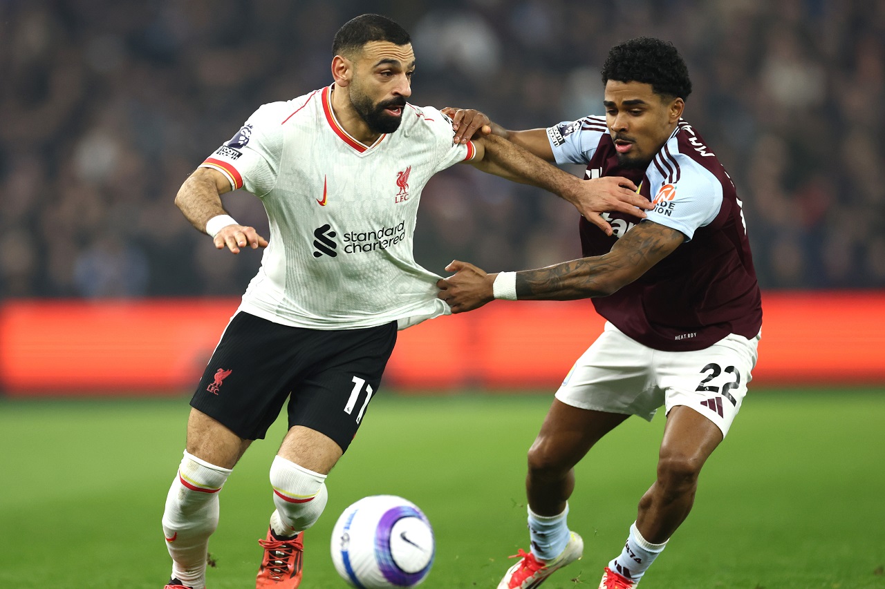 Мохамед Салах («Ливерпуль») и Иан Маатсен («Астон Вилла») (фото: Dan Istitene/Getty Images)