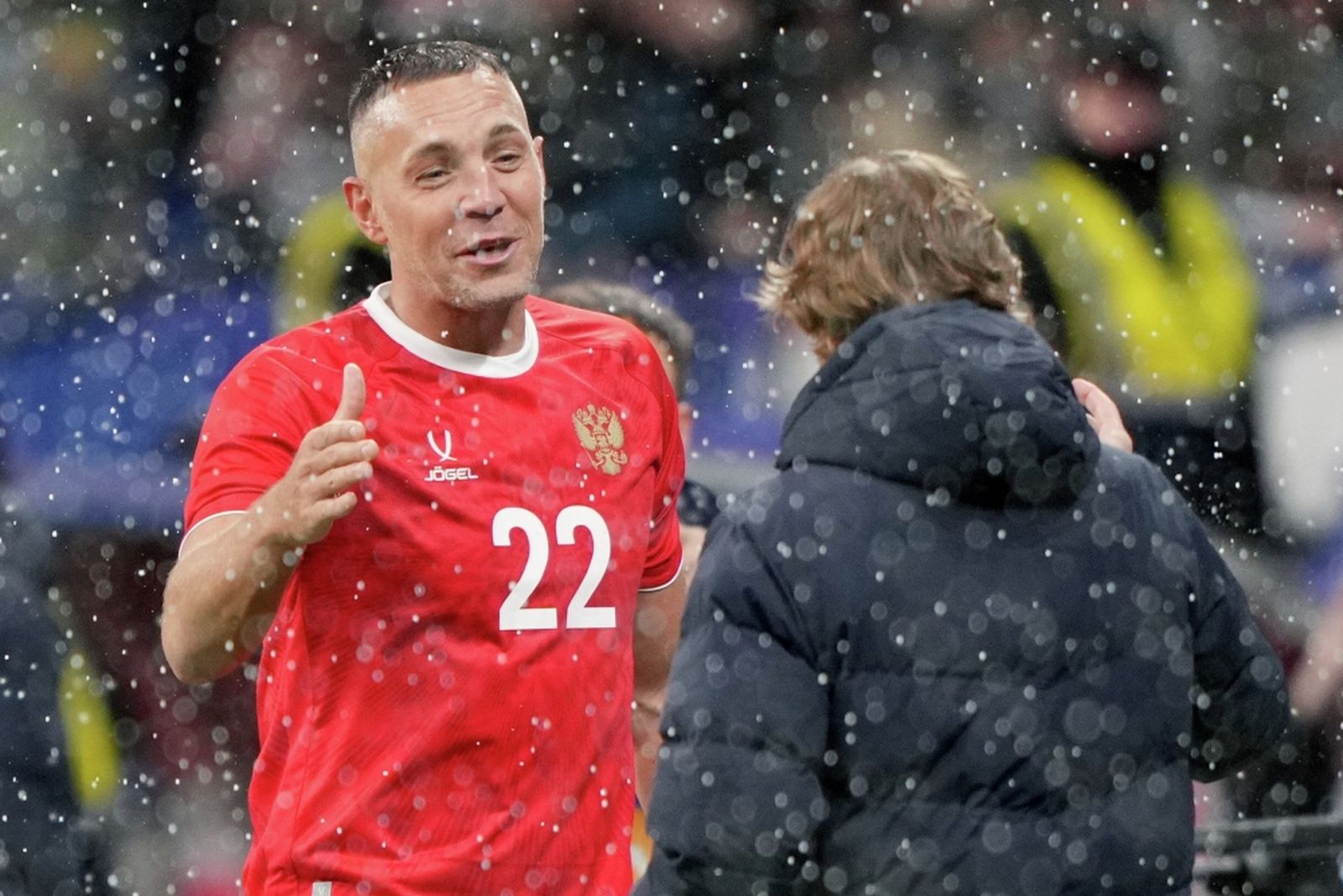 Артем Дзюба и Валерий Карпин во время товарищеского матча между сборными России и Гренады в марте 2025 года. Фото: Александр Вильф / РИА Новости ©