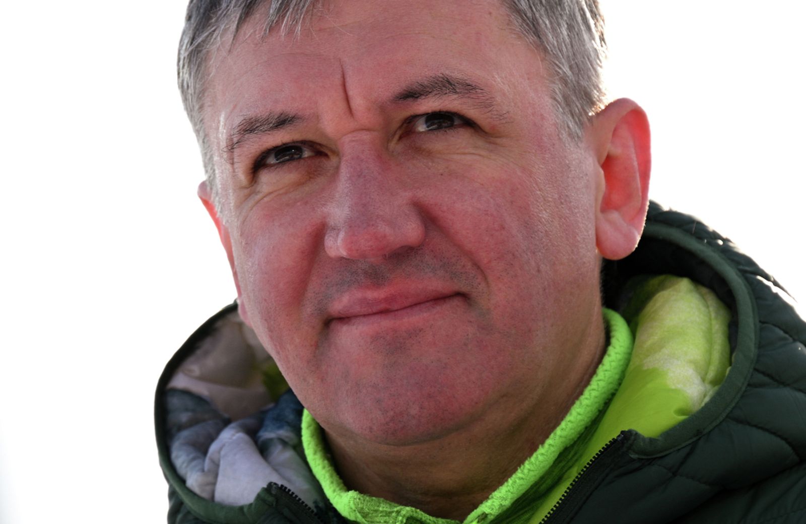 Тренер сборной России по биатлону Павел Ростовцев после гонки преследования на 12.5 км среди мужчин на чемпионате России по биатлону в Ханты-Мансийске в марте 2025 года. Фото: Алексей Филиппов / РИА Новости ©