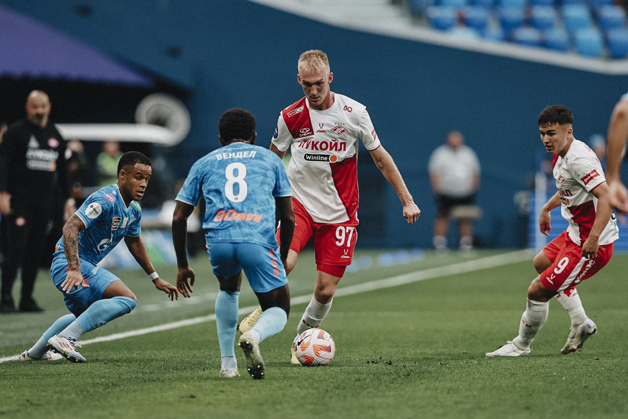 Даниил Денисов («Спартак») и Вендел («Зенит») (фото: телеграм-канал клуба из Москвы)