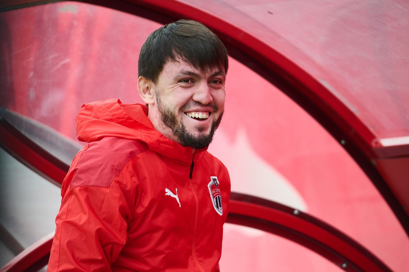 Полузащитник «Химок» Резиуан Мирзов перед матчем РПЛ с «Пари НН» в марте 2025 года. Фото: fckhimki.com