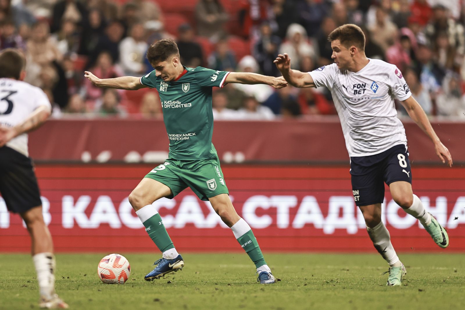 С мячом Велдин Ходжа. Фото: rubin-kazan.ru