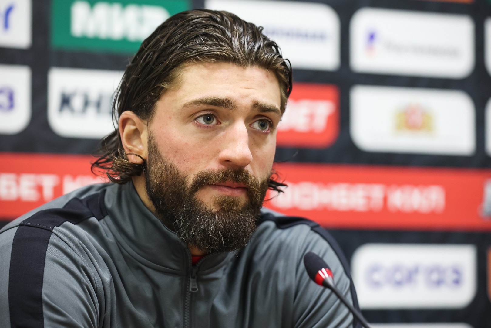 Ник Эберт, защитник ХК "Автомобилист"