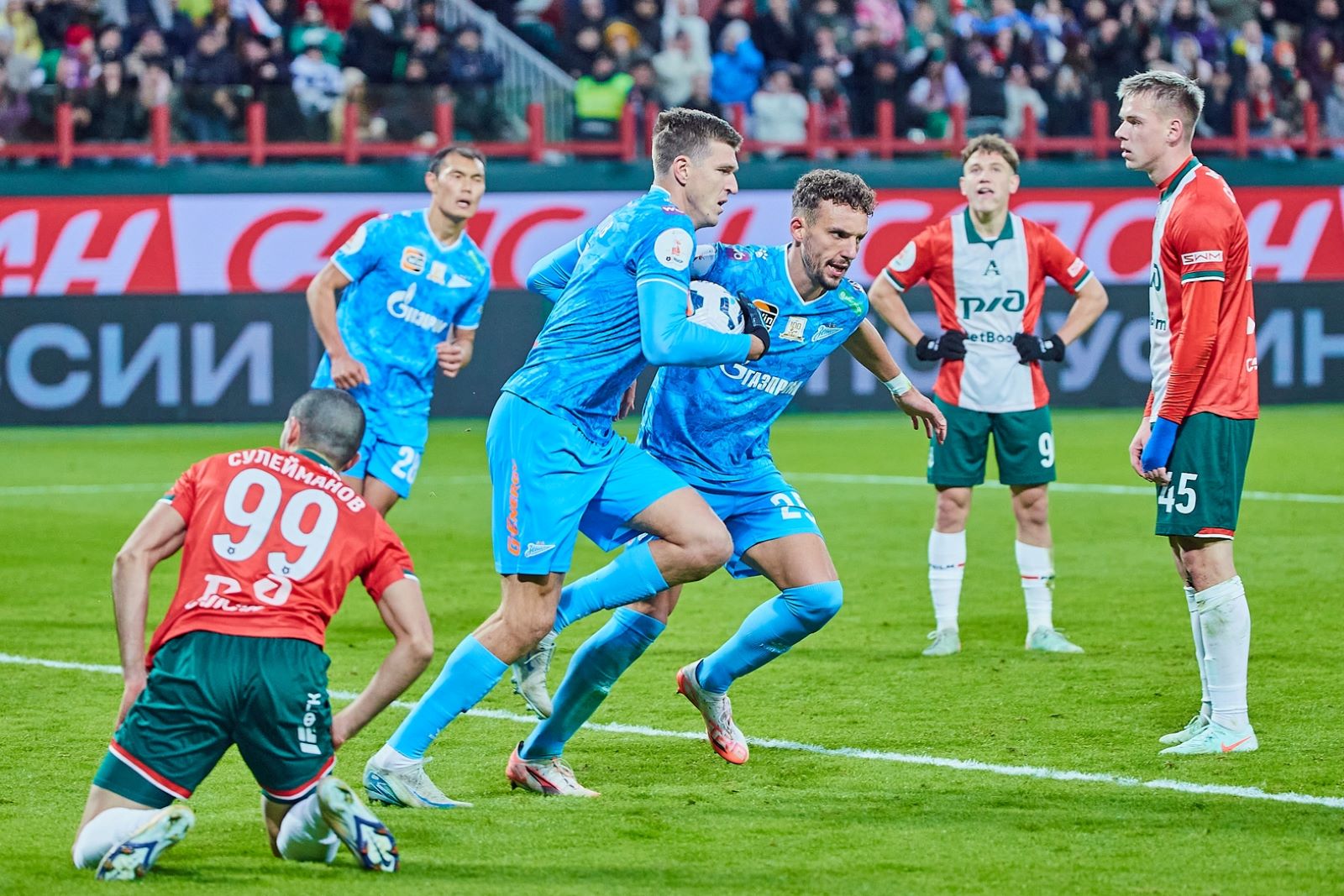 Александр Соболев и Страхиня Эракович. Фото: ФК «Зенит»