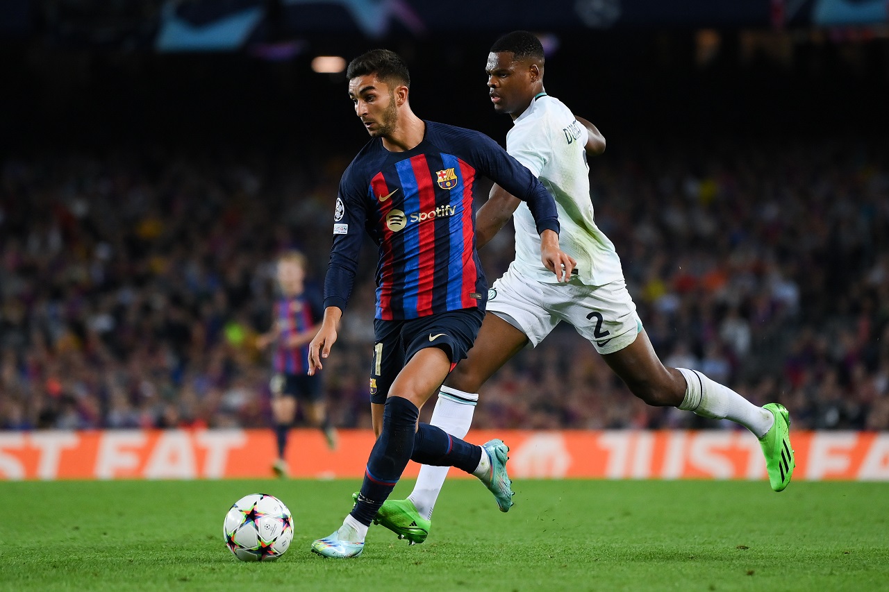 Ферран Торрес («Барселона») и Дензел Думфрис («Интер») (фото: David Ramos/Getty Images)