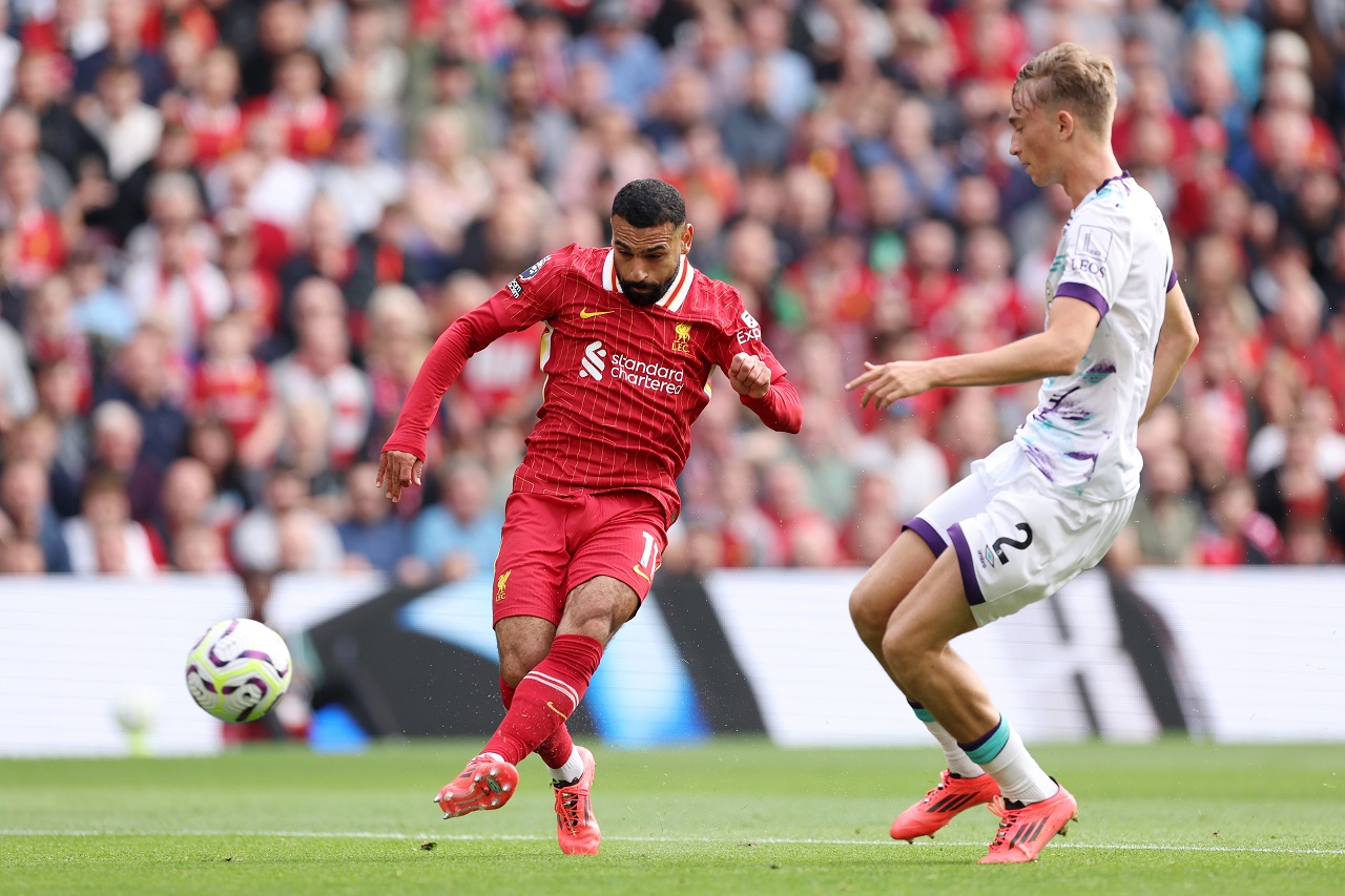 Мохамед Салах («Ливерпуль») и Дин Хейсен («Борнмут») (фото: Alex Livesey/Getty Images)