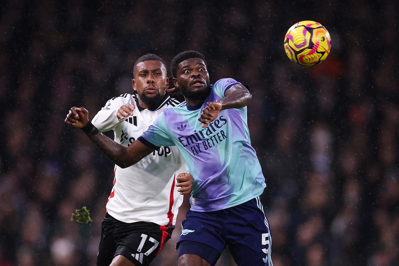 Томас Парти («Арсенал»), Алекс Ивоби («Фулхэм») (фото: Ryan Pierse/Getty Images)