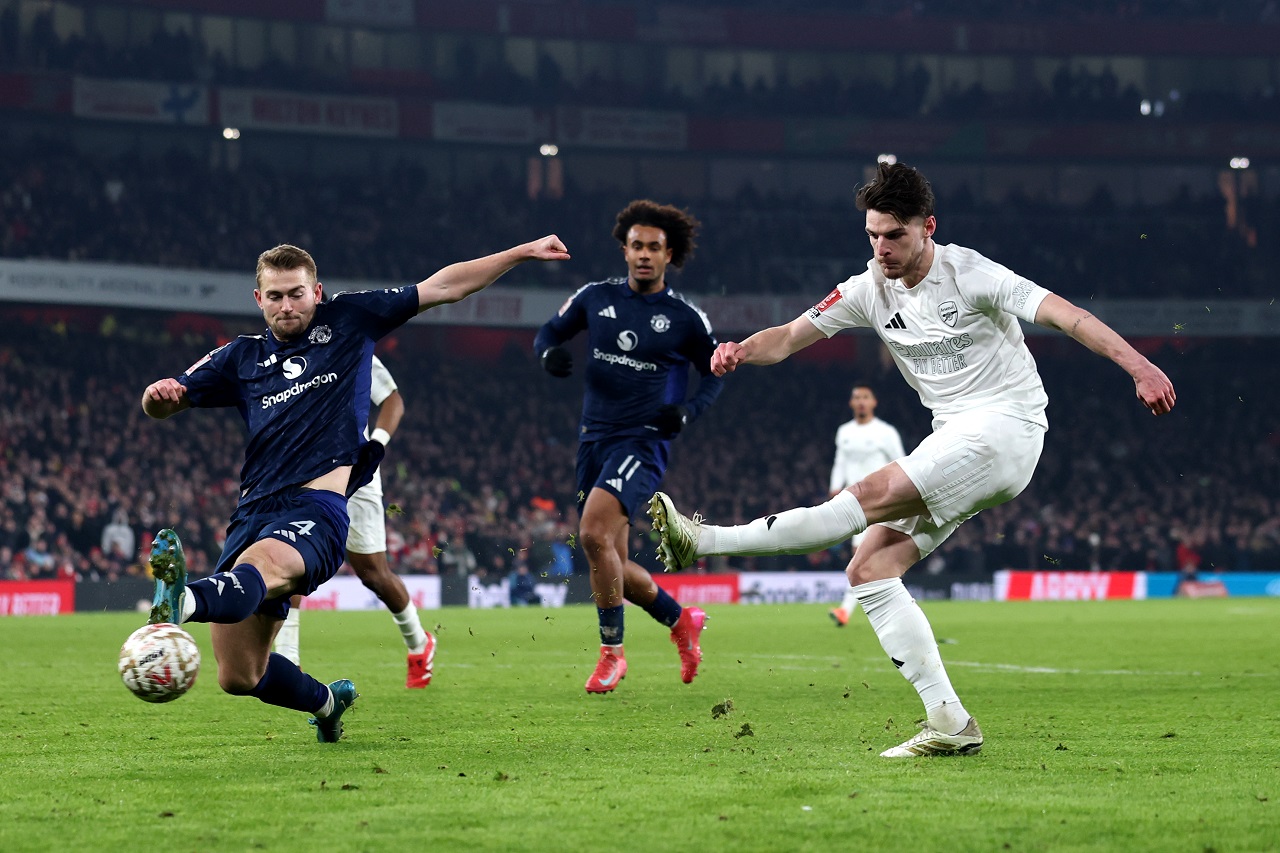 Деклан Райс («Арсенал») и Маттейс де Лигт («Манчестер Юнайтед») (фото: Alex Pantling/Getty Images)