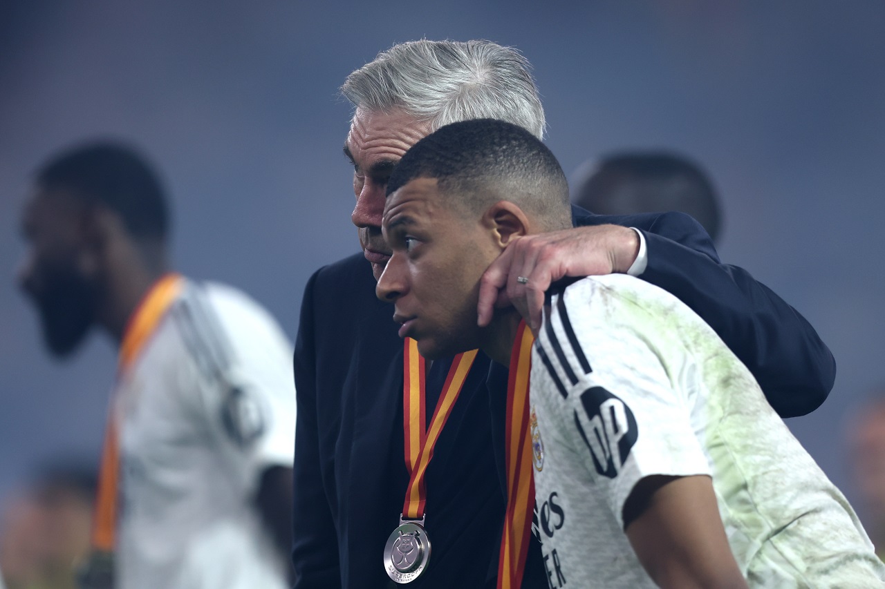 Карло Анчелотти и Килиан Мбаппе, «Реал» (Мадрид) (фото: Yasser Bakhsh/Getty Images)