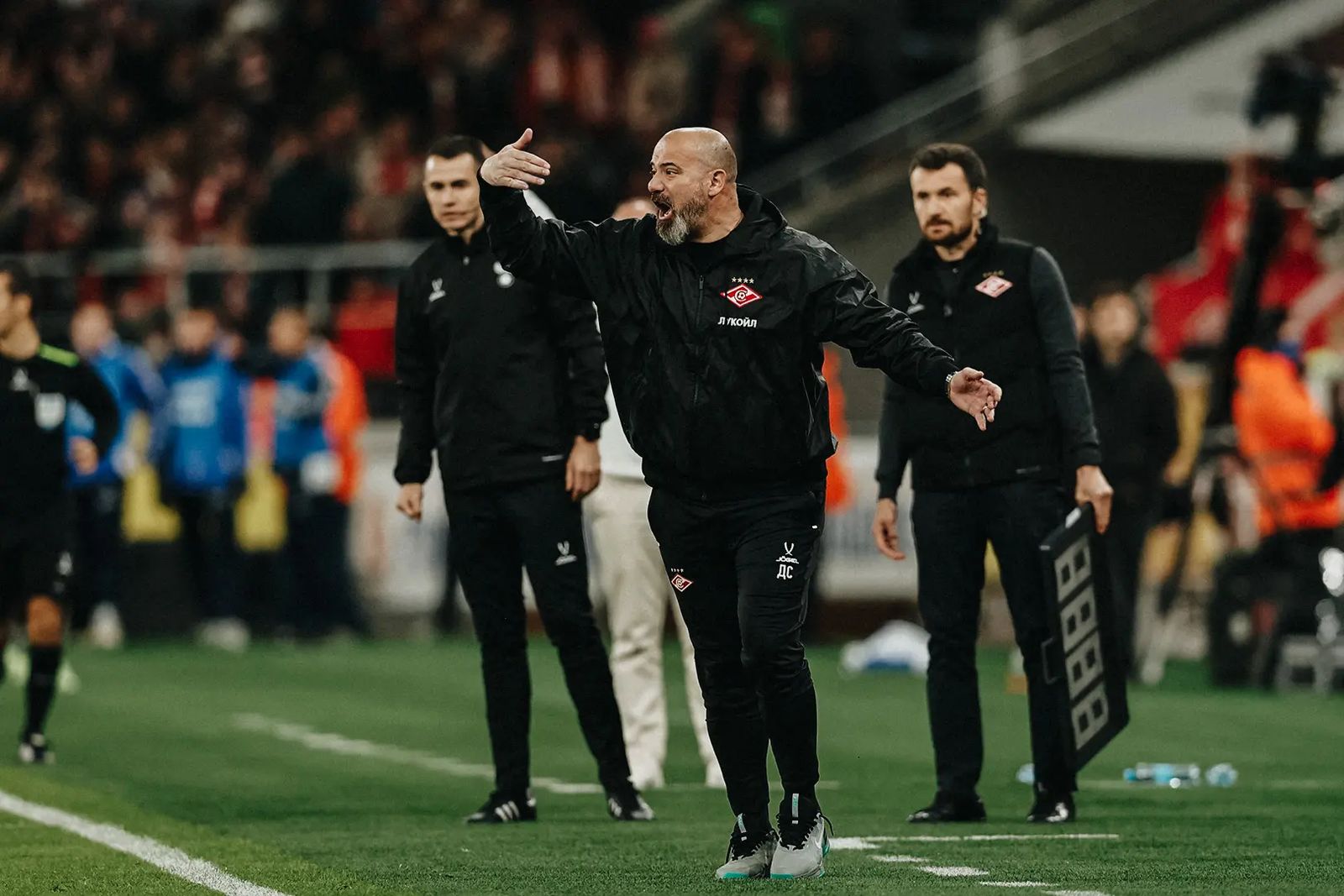 Главный тренер «Спартака» Деян Станкович во время матча FONBET Кубка России с московским «Динамо» в апреле 2025 года. Фото: spartak.com