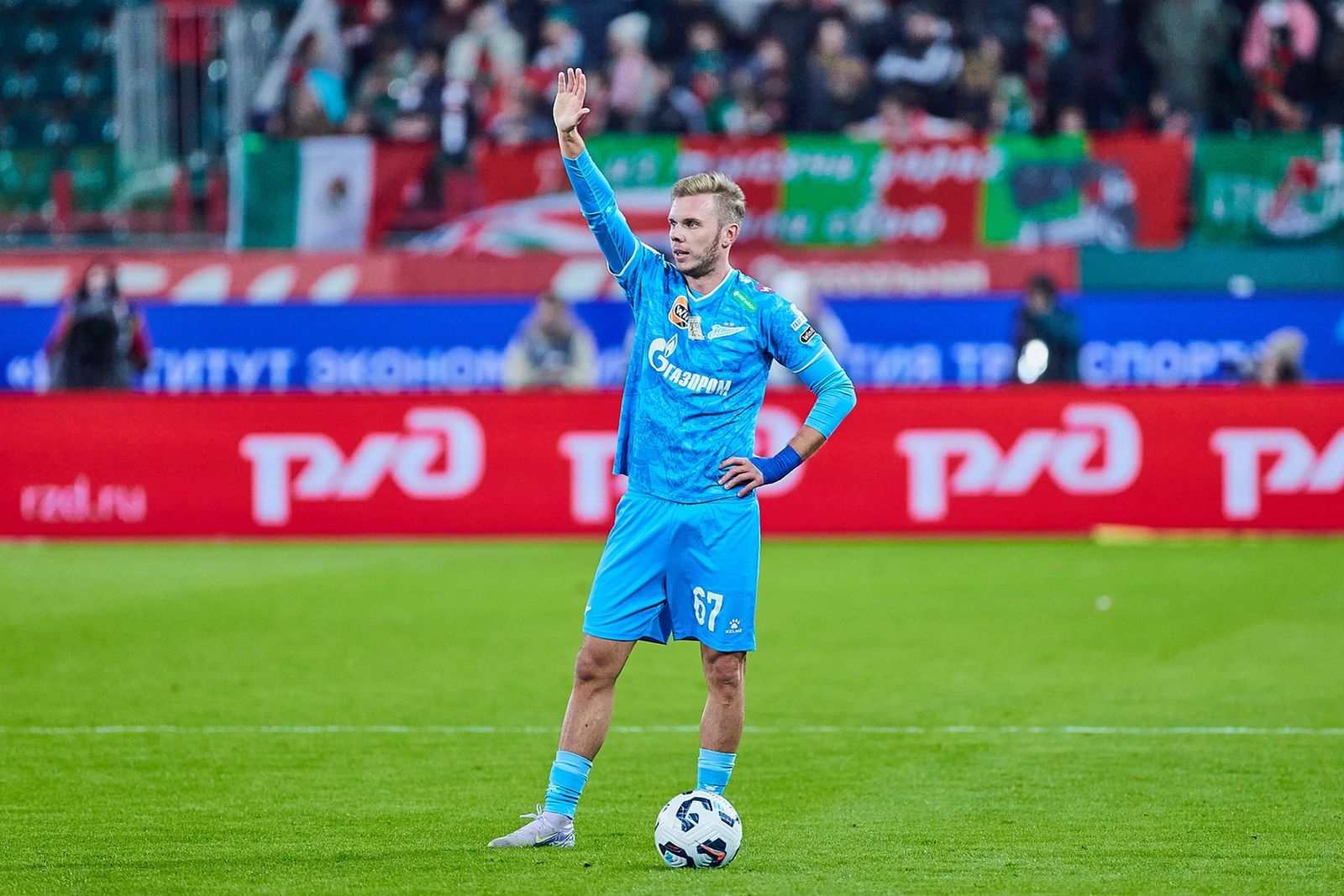 Максим Глушенков в матче РПЛ «Локомотив» — «Зенит» в апреле 2025 года. Фото: fc-zenit.ru