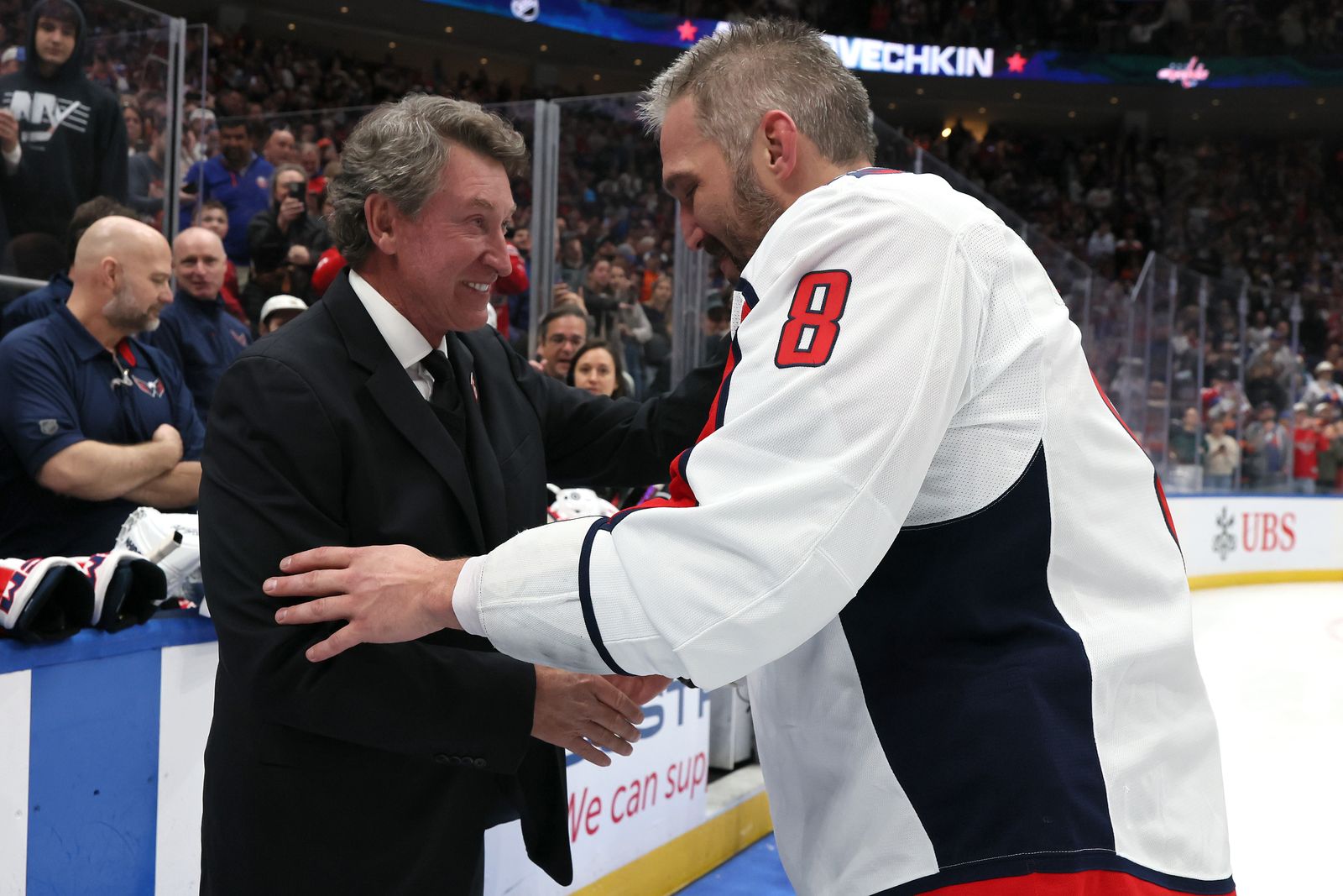 Уэйн Гретцки и Александр Овечкин. Фото: Bruce Bennett/Getty Images