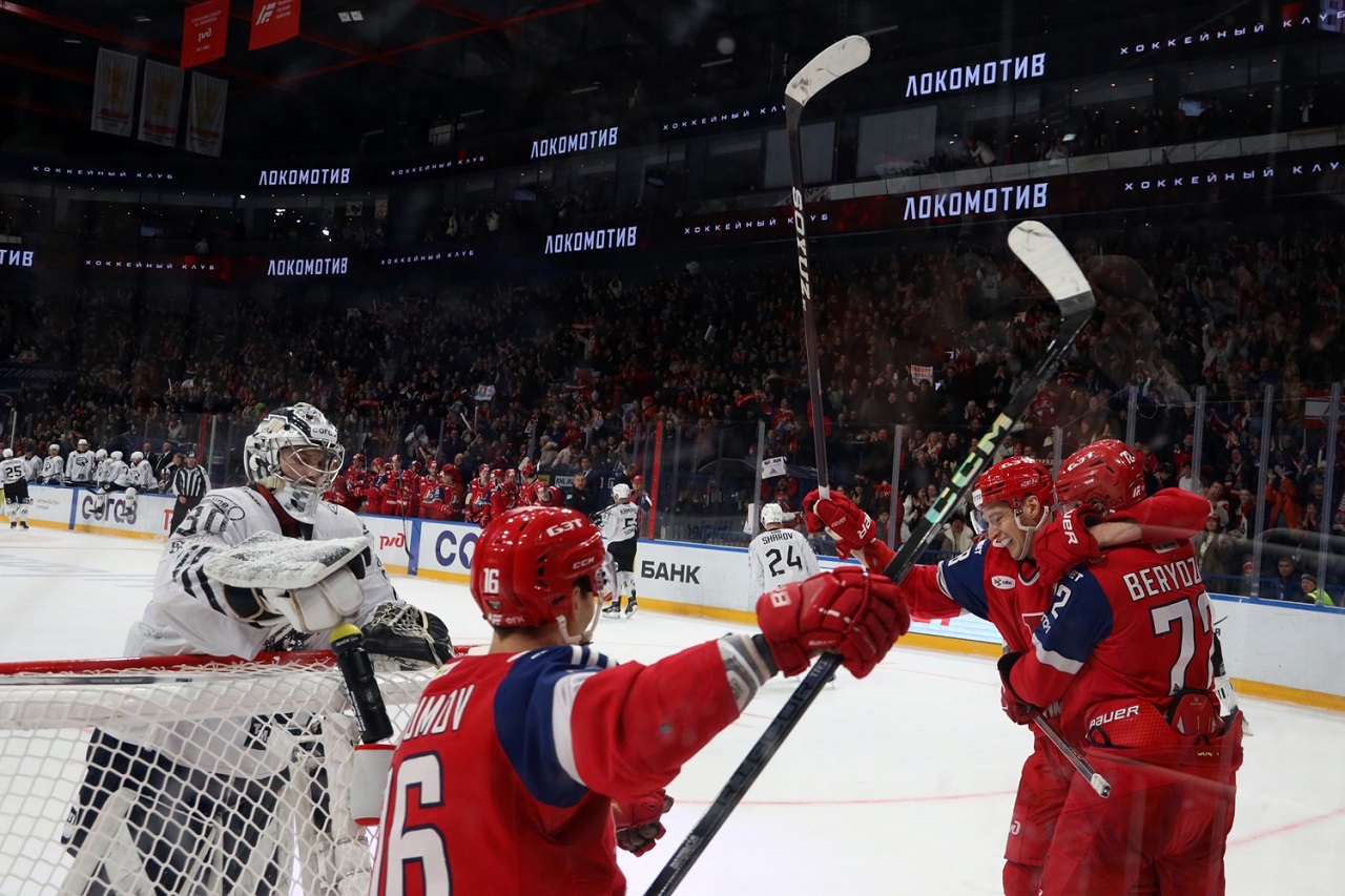 Максим Березкин («Локомотив» Ярославль) и Зак Фукале («Трактор») (фото: соцсети ярославского клуба)