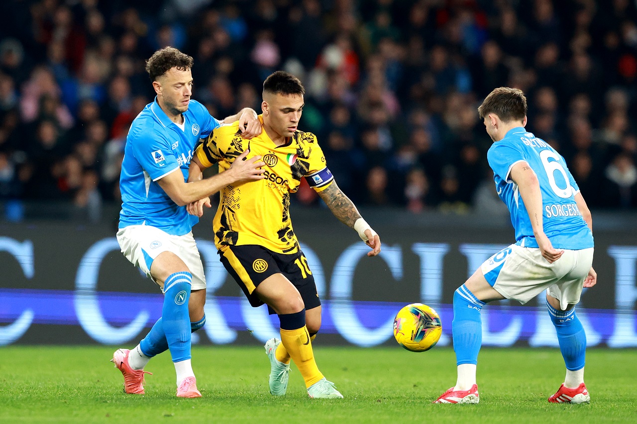 Лаутаро Мартинес («Интер») и Амир Ррахмани («Наполи») (фото: Francesco Pecoraro/Getty Images)