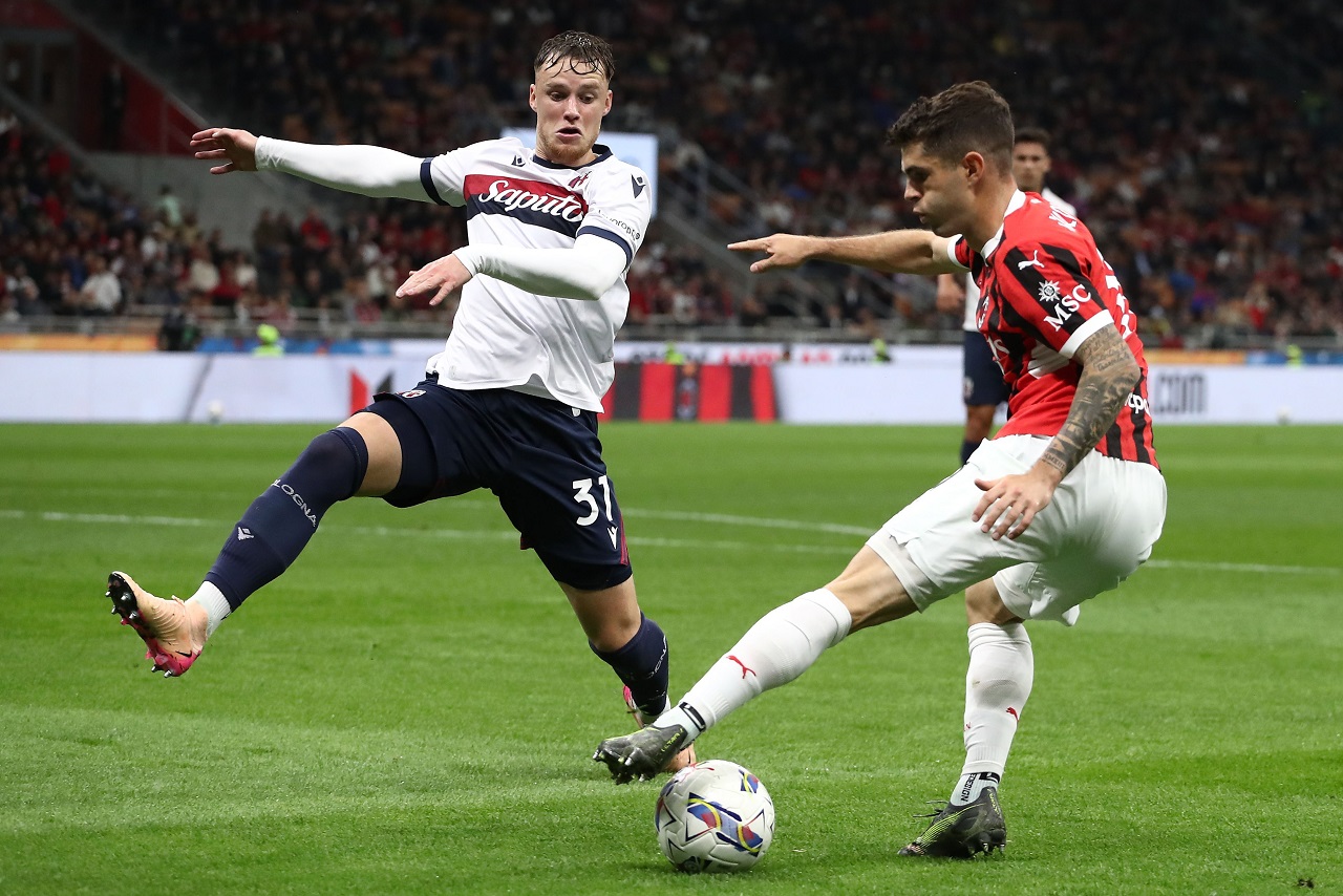 Кристиан Пулишич («Милан») и Сам Бекема («Болонья») (фото: Marco Luzzani/Getty Images)