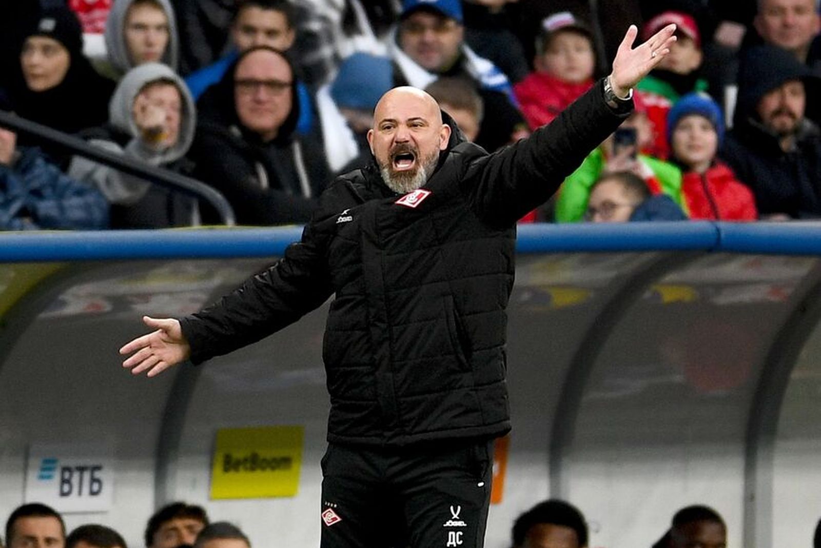Главный тренер «Спартака» Деян Станкович в матче РПЛ с московским «Динамо» в мае 2025 года. Фото: Алексей Филиппов / РИА Новости ©