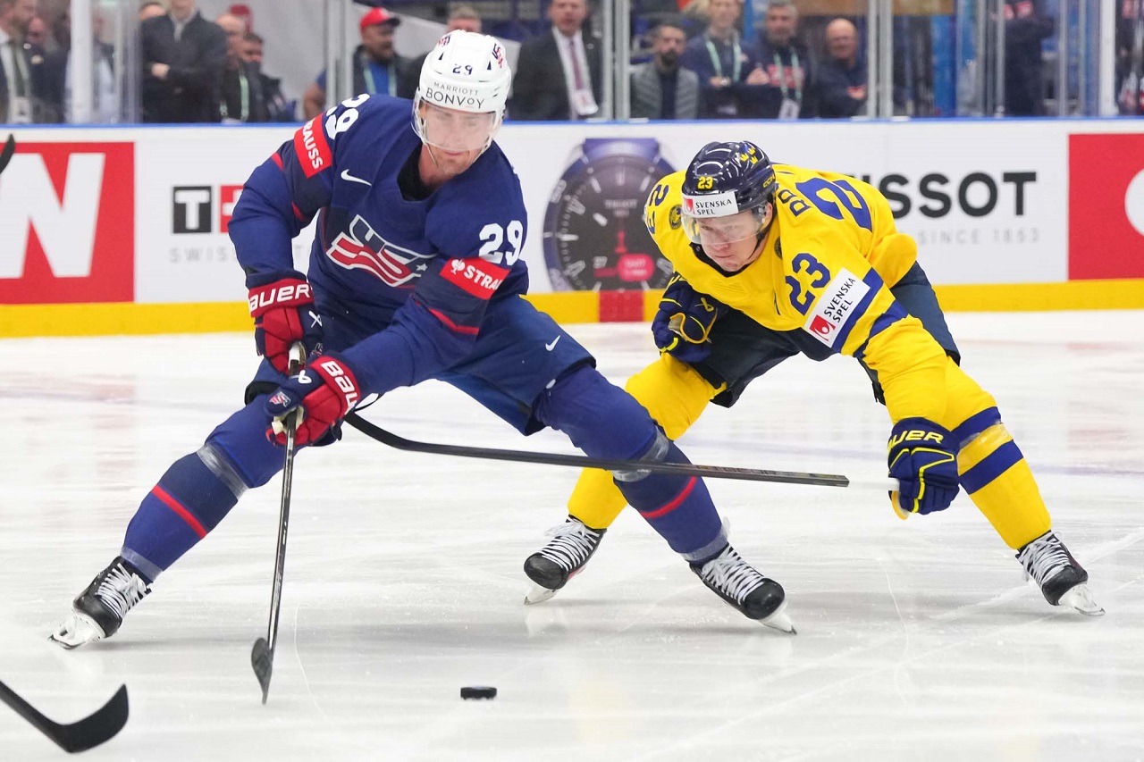 Брок Нельсон (США) и Лукас Рэймонд (Швеция) (фото: соцсети ИИХФ)