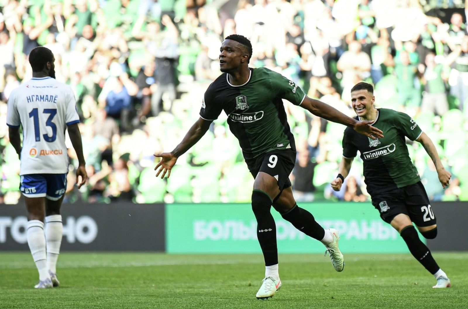 24 мая 2025 года. Нападающий «Краснодара» Джон Кордоба радуется забитому мячу в матче РПЛ с московским «Динамо». Фото: Андрей Шрамко / РИА Новости ©