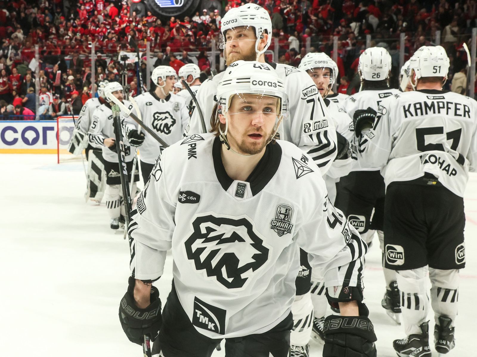 13 мая 2025 года. Нападающий «Трактора» Максим Шабанов после первого матча финальной серии Кубка Гагарина с «Локомотивом». Фото: hctraktor.org