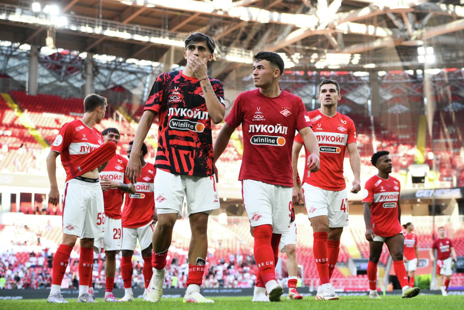 24 мая 2025 года. Футболисты «Спартака» после матча РПЛ с «Химками». Фото: Владимир Астапкович / РИА Новости ©