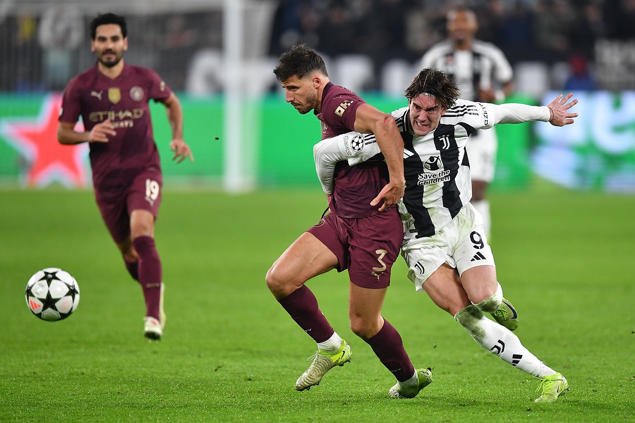 Рубен Диаш («Манчестер Сити») и Душан Влахович («Ювентус») (фото: Valerio Pennicino/Getty Images)