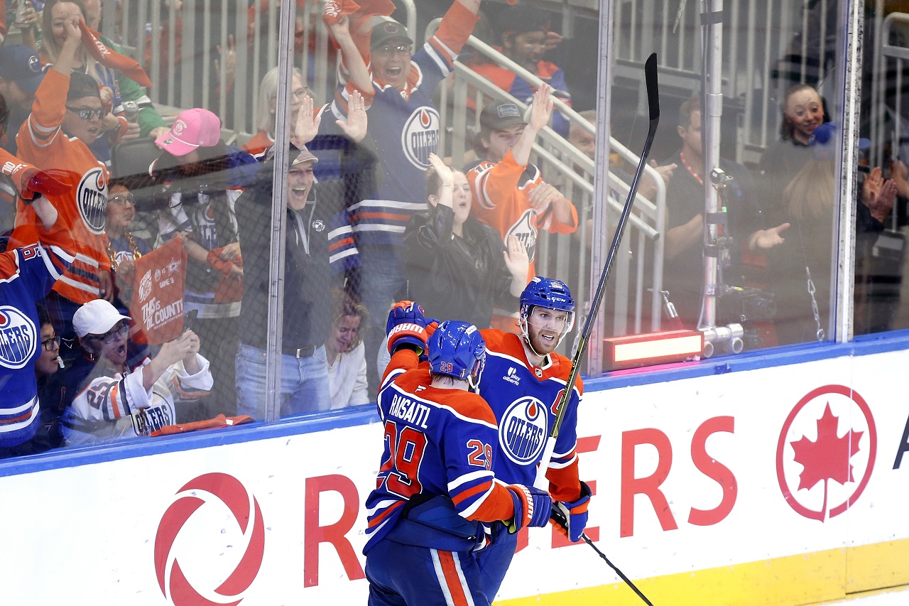 Коннор Макдэвид и Леон Драйзайтль, «Эдмонтон Ойлерс» (фото: Codie McLachlan/Getty Images)