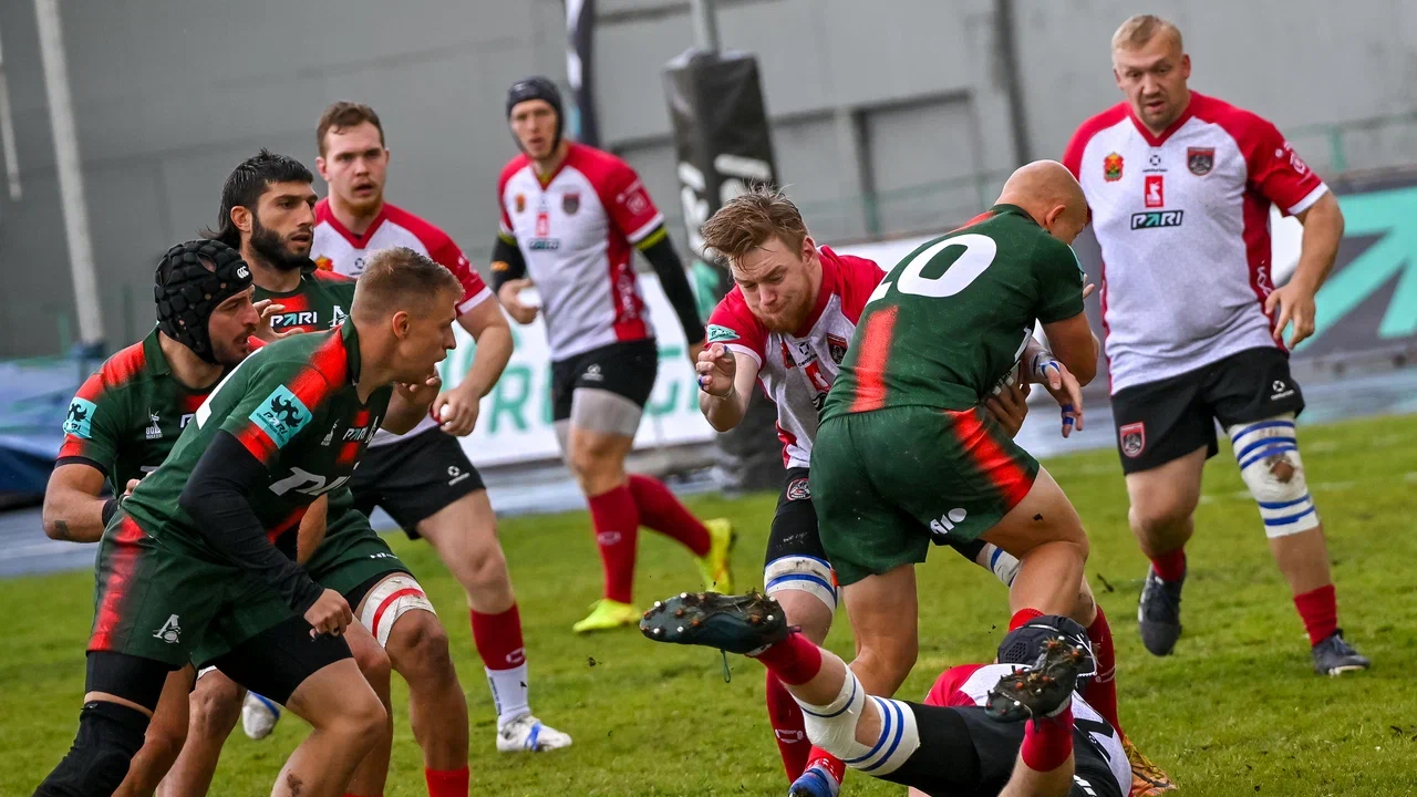 Момент из матча Кубка России по регби «Металлург» — «Локомотив»