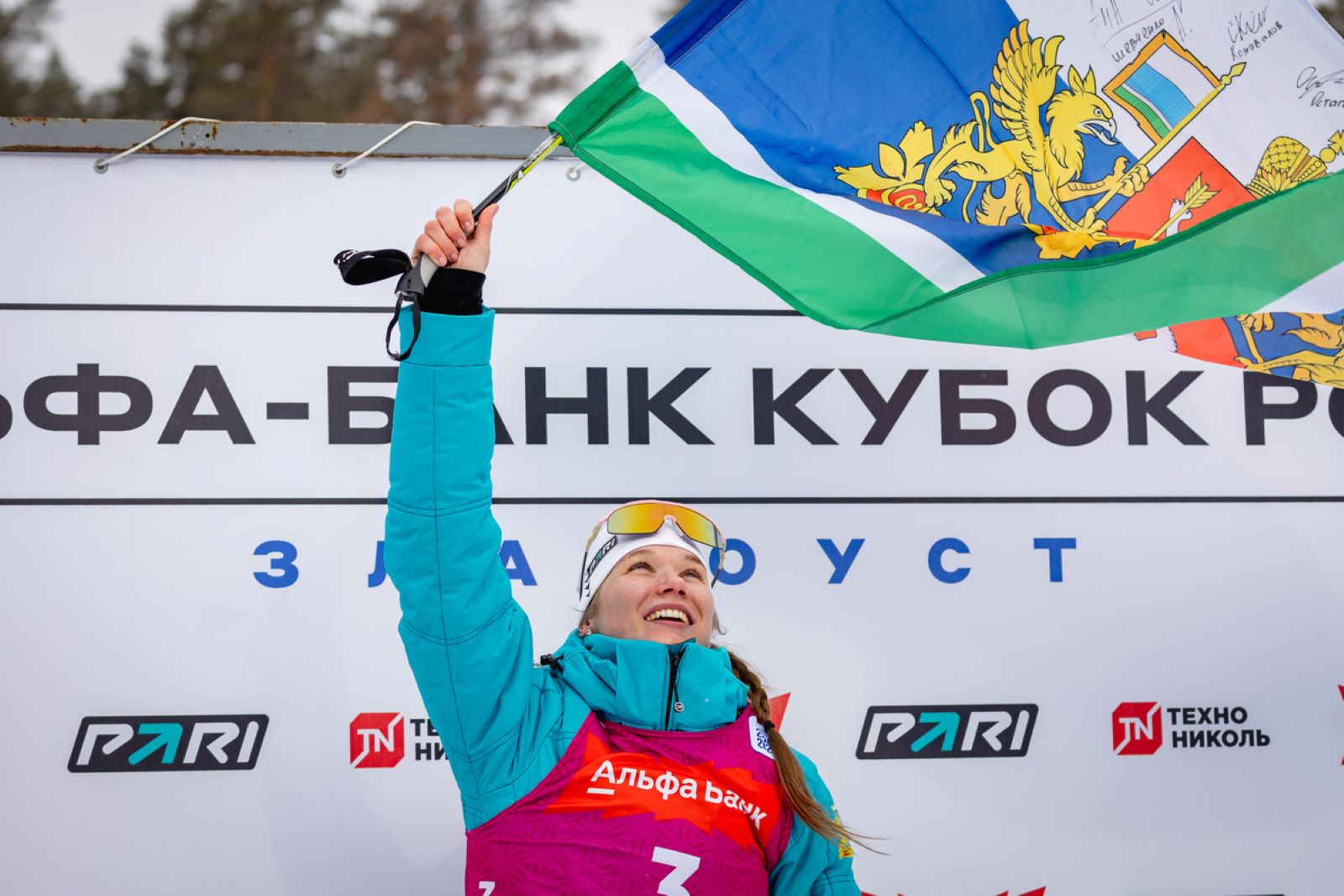 Ирина Казакевич после победы в гонке с общего старта в финале Альфа‑Банк Кубка России — 2025 в Златоусте 9 марта. Фото: biathlonrus.com