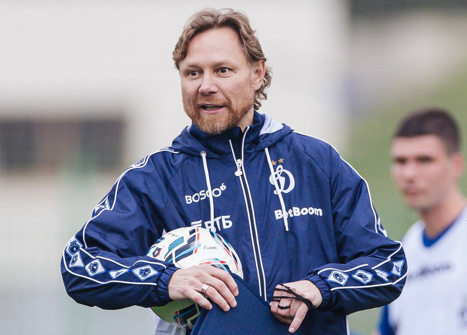 Главный тренер московского «Динамо» Валерий Карпин на тренировке команды в июне 2025 года. Фото: Фото: fcdynamo.ru