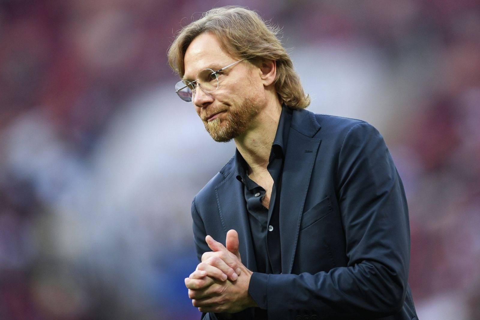 6 июня 2025 года. Главный тренер сборной России Валерий Карпин перед началом товарищеского матча со сборной Нигерии в Москве. Фото: Алексей Филиппов / РИА Новости ©