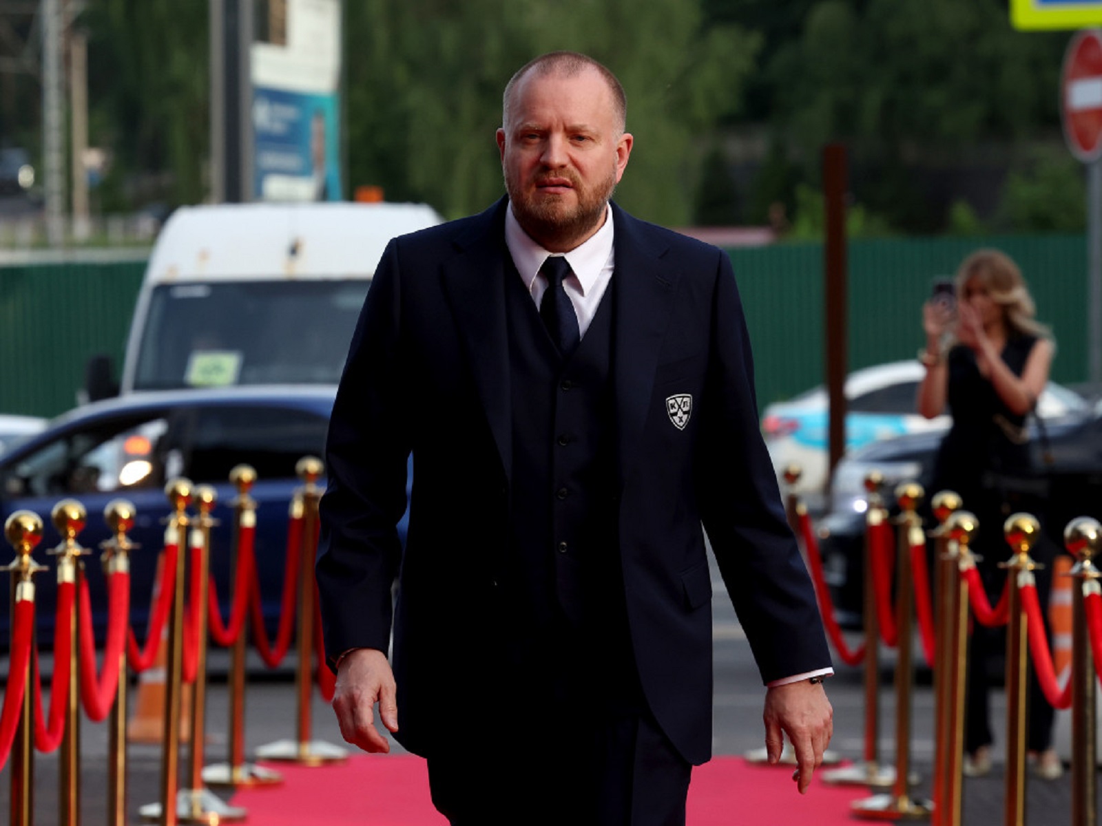 29 мая 2025 года. Главный арбитр КХЛ Алексей Анисимов на церемонии закрытия сезона лиги. Фото: khl.ru