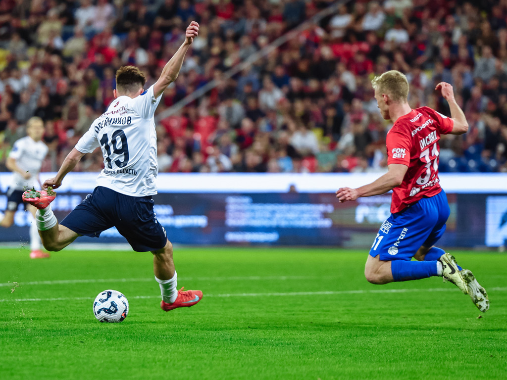 Полузащитник «Крыльев Советов» Иван Олейников в матче 25-го тура РПЛ сезона-2024/2025 против ЦСКА. Фото: Сайт ПФК «Крылья Советов»