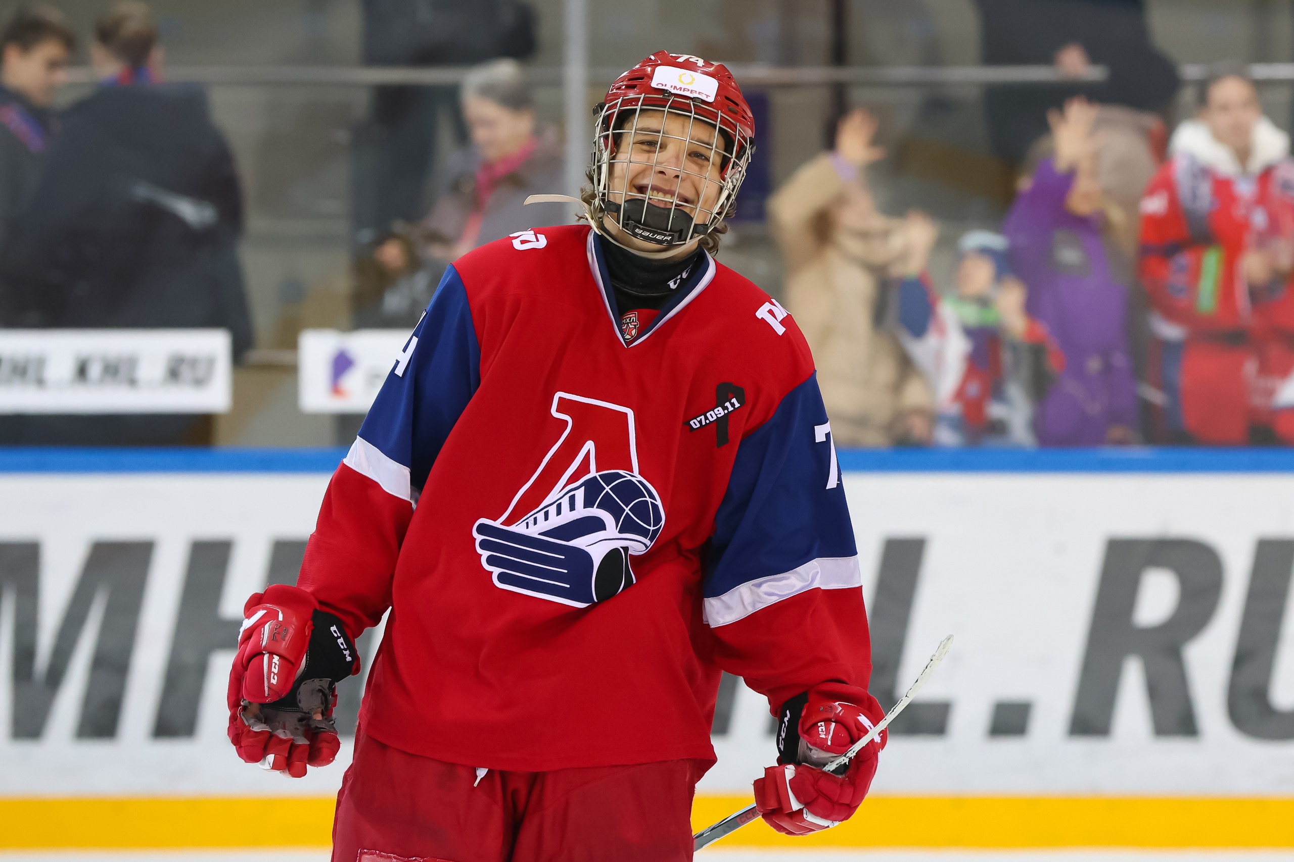 Нападающий «Локо» Роман Лутцев