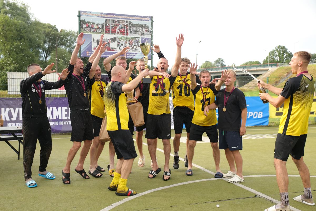 «Кубок Хмеля-2025»: Голы и байки Яковлева, плацкарт, друзья, шашлык, квас и пиво