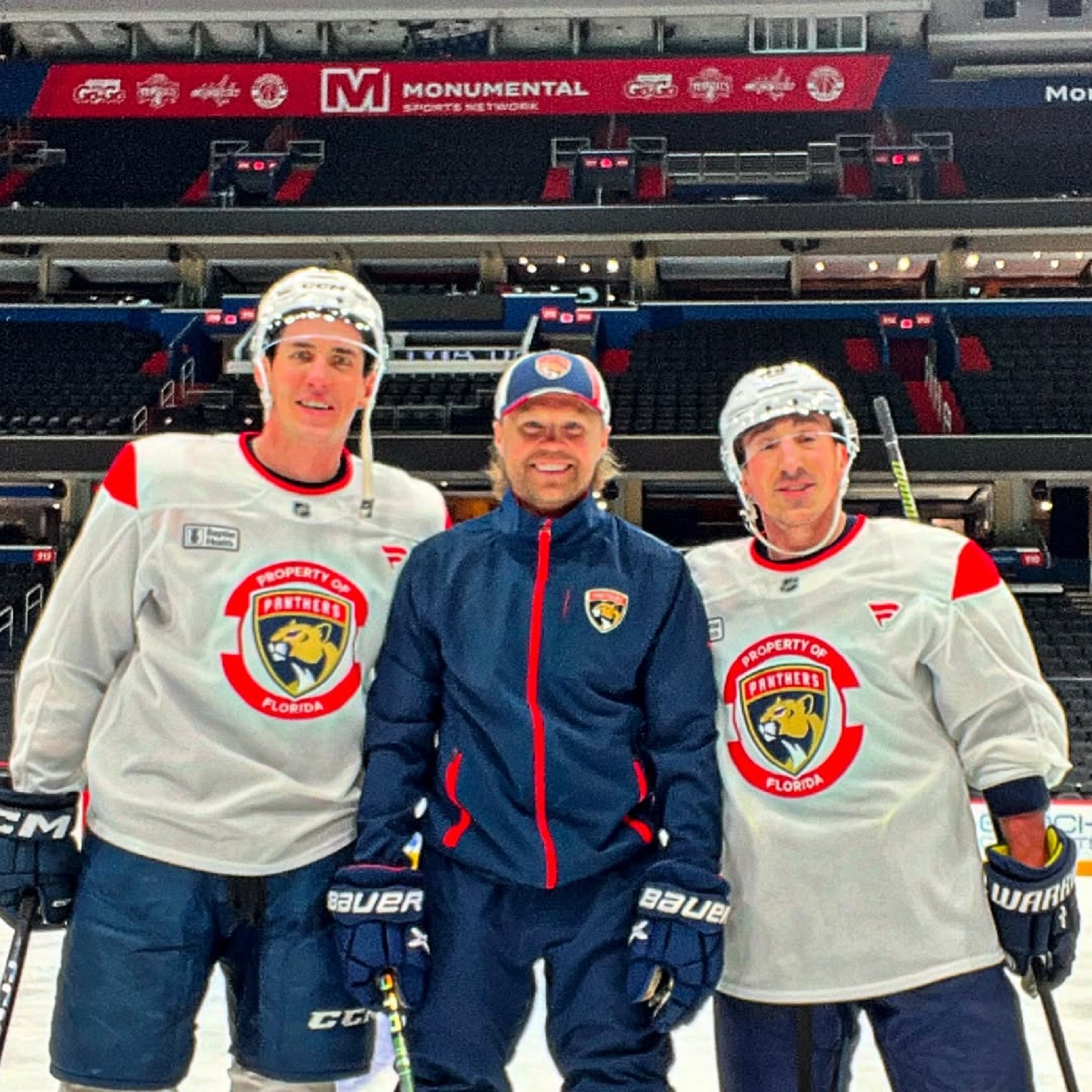 Российский тренер «Флорида Пантерз» Максим Иванов с игроками команды Томашем Носеком и Брэдом Маршандом. Фото: личный архив