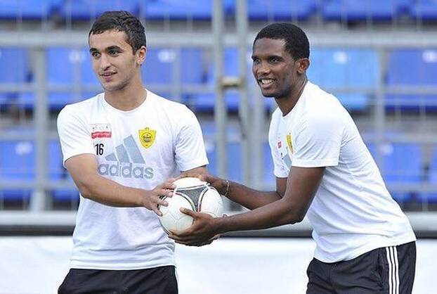 Бывшие нападающие «Анжи» Сердер Сердеров и Самуэль Это'О на тренировке. Фото: Личный архив