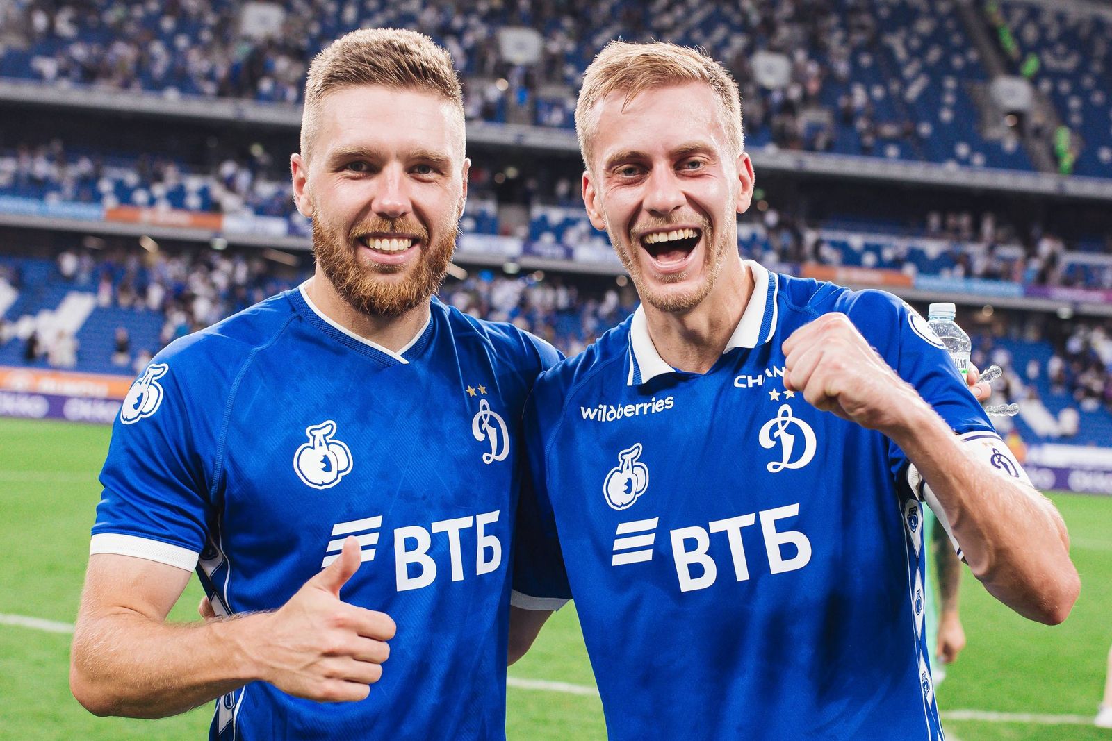 29 июля 2025 года. Футболисты московского «Динамо» Иван Сергеев и Даниил Фомин после матча FONBET Кубка России с «Сочи». Фото: fcdynamo.ru