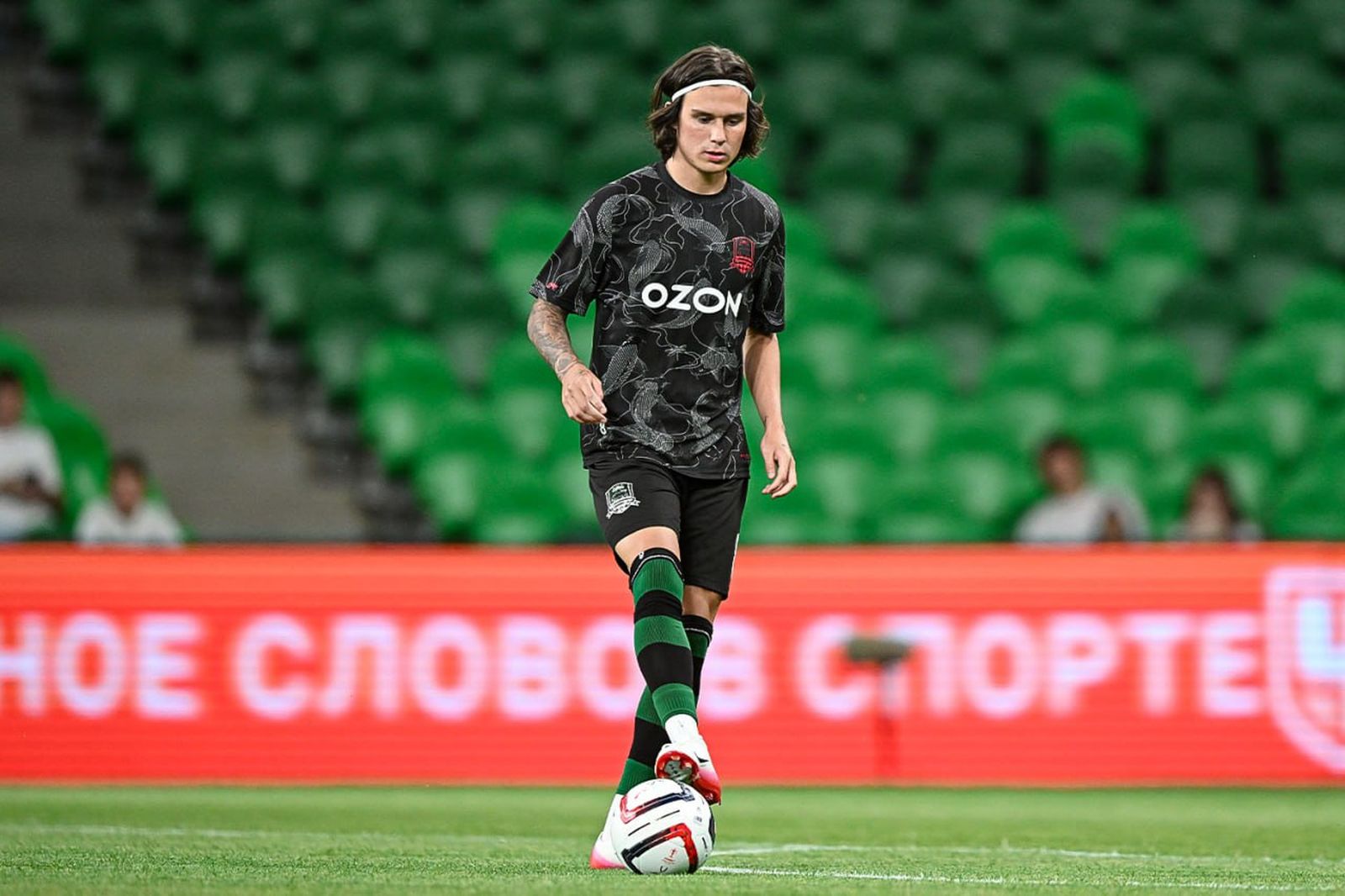 29 июля 2025 года. Полузащитник «Краснодара» Данила Козлов на разминке перед матчем FONBET Кубка России с «Крыльями Советов». Фото: fckrasnodar.ru